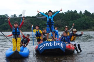 子供たちの野外活動の様子